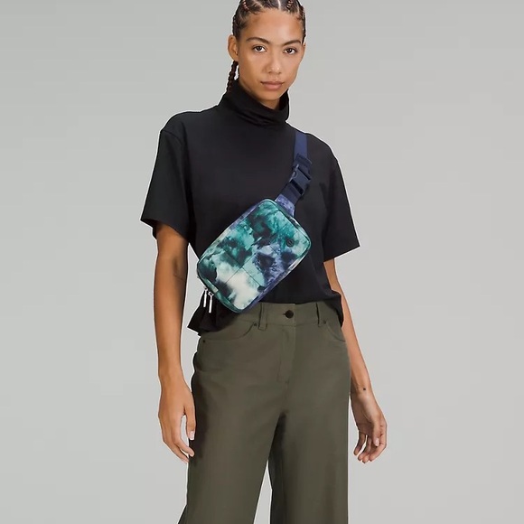 Lululemon Quilted Grid Belt Bag, NWT, Color: Meteor Wash Print Multi, VERY RARE - Picture 1 of 7